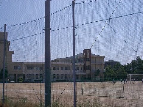 近くの南部中学校まで130m（徒歩2分）