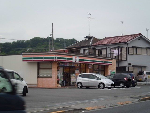 近くのコンビニまで500m（徒歩7分）