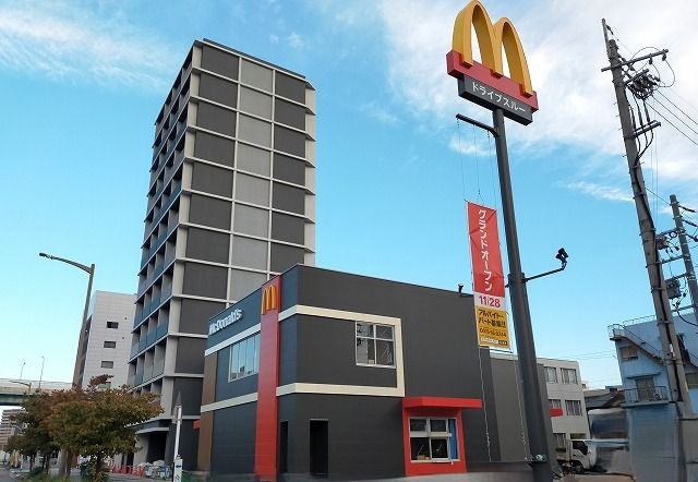 近くのマクドナルドまで600m（徒歩8分）