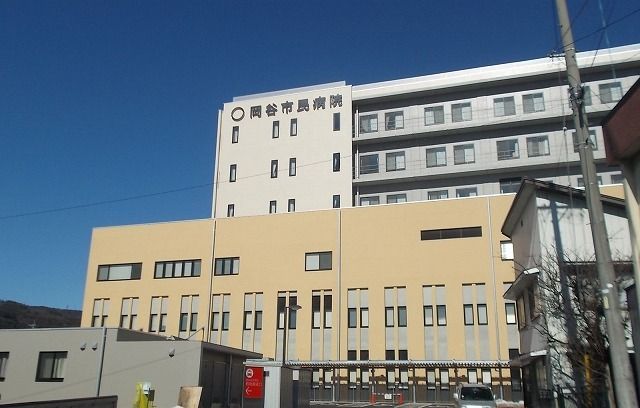 近くの岡谷市民病院まで700m（徒歩9分）