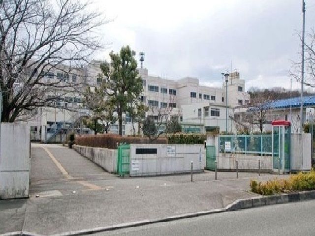 近くの中学校まで1,200m（徒歩15分）