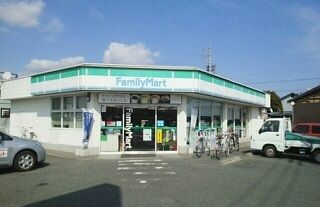 近くのファミリーマートまで650m（徒歩9分）