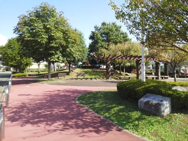 近くのかぶとむし公園まで1,420m(徒歩18分)