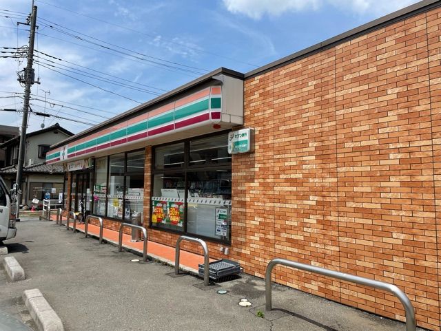 近くのセブンイレブンまで800m（徒歩10分）
