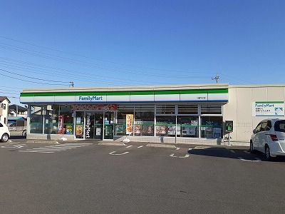 近くのファミリーマートまで1,200m（徒歩15分）