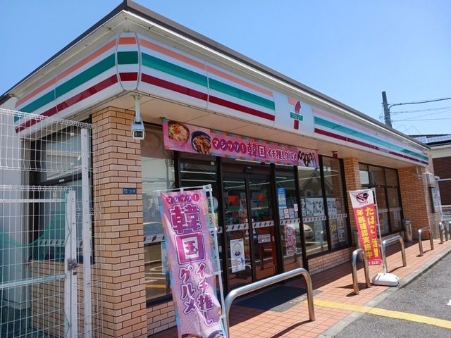 近くのコンビニまで220m（徒歩3分）