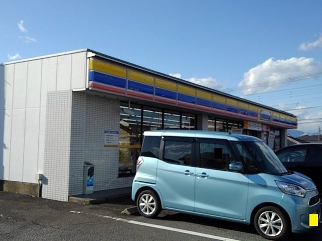 近くのミニストップ　厚原店まで550m（徒歩7分）