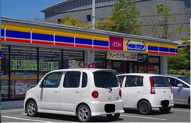 近くのミニストップさんまで460m（徒歩6分）