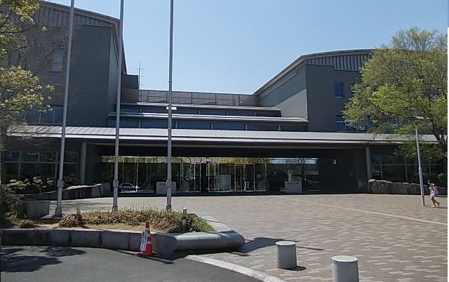 近くの県立図書館さんまで500m（徒歩7分）