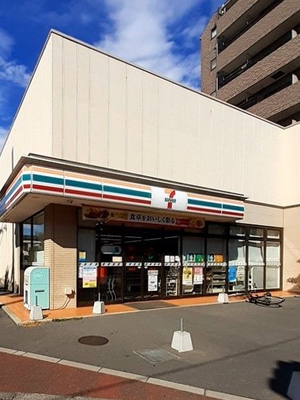 近くのセブンイレブン東新町若木通り店まで109m（徒歩2分）