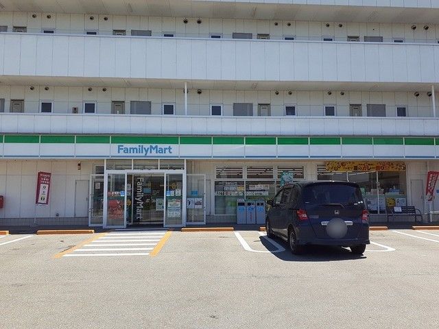 近くのファミリーマート 新庄十日町店まで211m(徒歩3分)