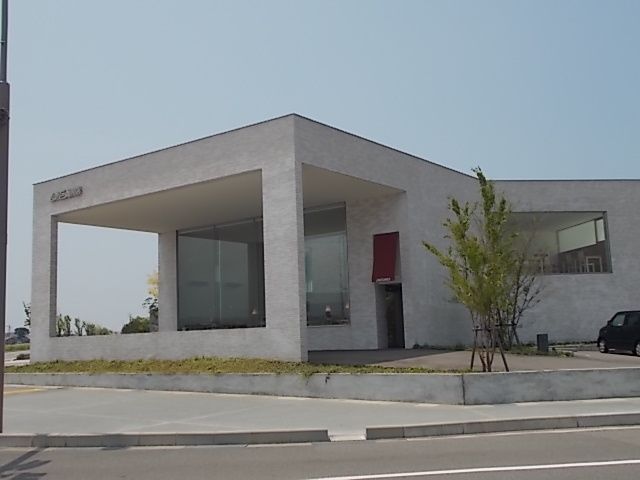 近くのローザンヌまで210m（徒歩3分）