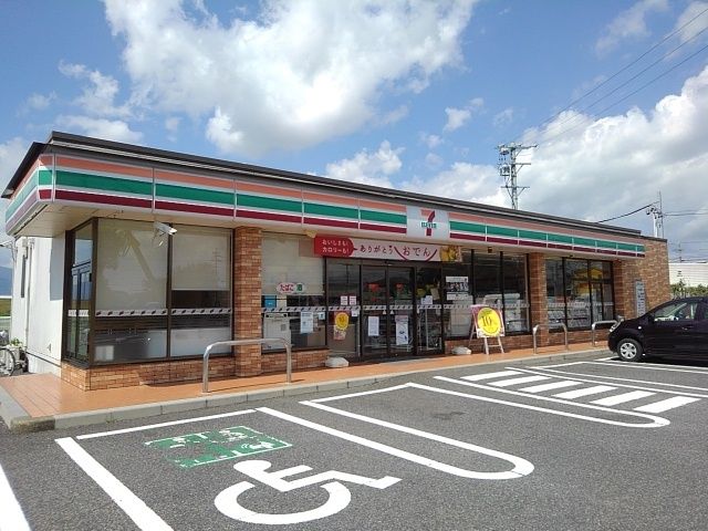 近くのセブンイレブン上海老店まで1,500m(徒歩19分)