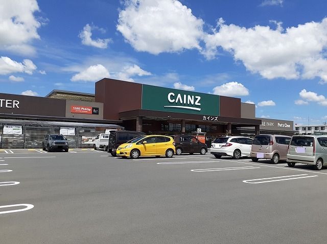 近くのカインズ浜松市野店まで1,600m（徒歩20分）