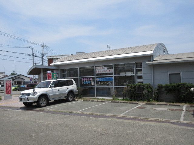 近くの大牟田三里郵便局まで450m（徒歩6分）