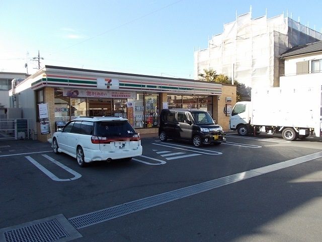 近くのコンビニまで450m（徒歩6分）