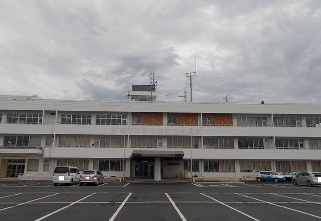 近くの東松島市役所鳴瀬庁舎まで500m（徒歩7分）