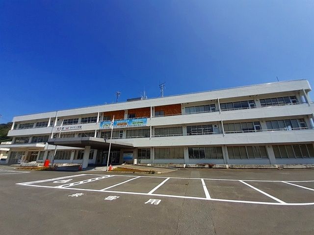 近くの東松島市役所　鳴瀬庁舎まで500m（徒歩7分）