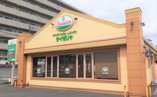 近くの飲食店まで500m（徒歩7分）