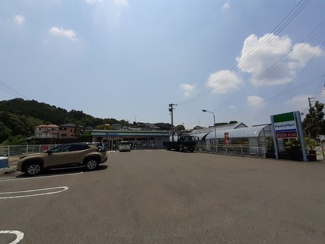近くのファミリーマート 高知福井西店まで1,300m（徒歩17分）