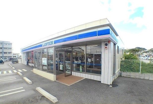 近くのローソンうるま塩屋店まで600m（徒歩8分）