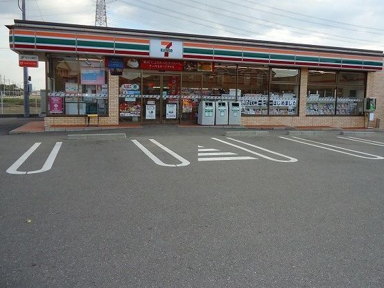 近くのコンビニまで900m（徒歩12分）