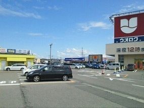 近くの見附ショッピングセンターまで1,800m（徒歩23分）
