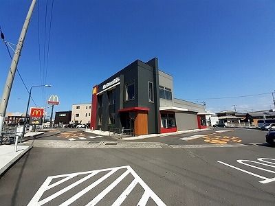 近くの飲食店まで1,900m（徒歩24分）
