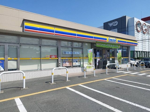 近くのミニストップまで100m（徒歩2分）