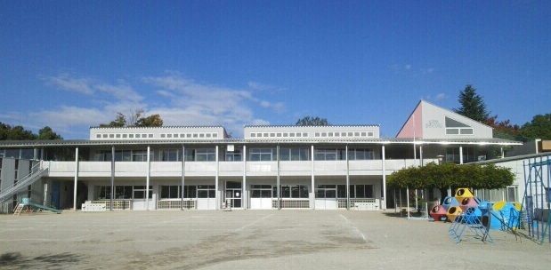 近くの貢川進徳幼稚園まで650m（徒歩9分）
