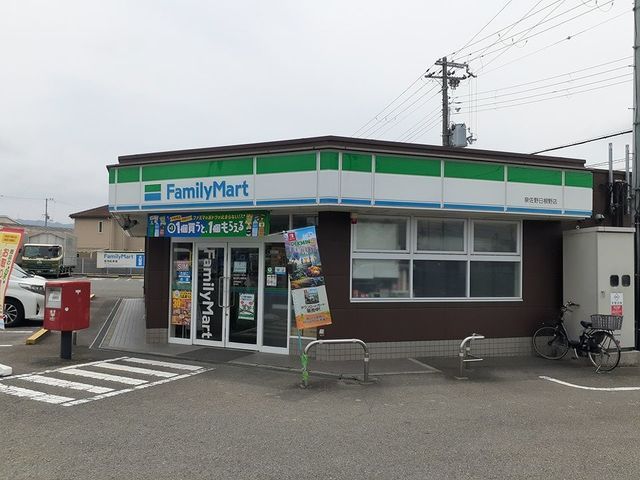 近くのファミリーマート様まで1,500m（徒歩19分）