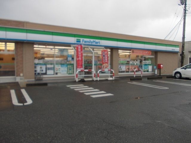 近くのファミリーマートまで600m(徒歩8分)