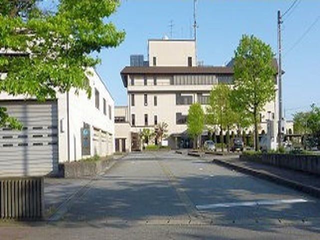 近くの高岡市役所福岡庁舎まで300m(徒歩4分)