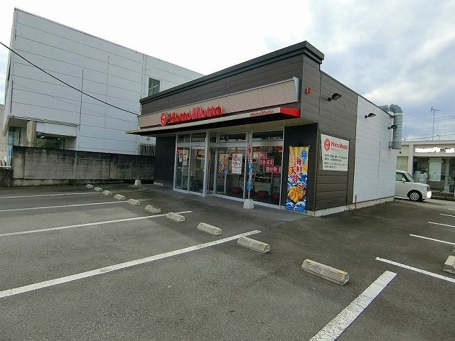 近くの飲食店まで1,000m（徒歩13分）