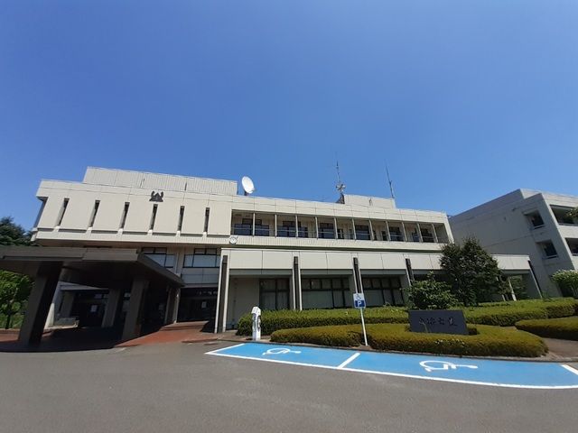 近くの役所まで1,100m（徒歩14分）