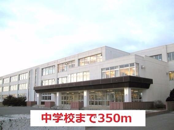 近くの鳥取西中学校まで350m（徒歩5分）