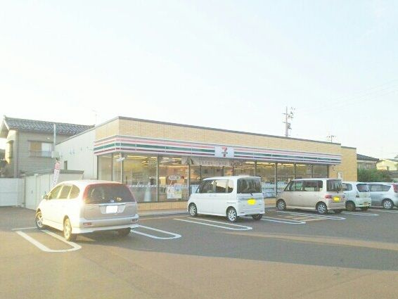 近くのセブンイレブンまで400m（徒歩5分）