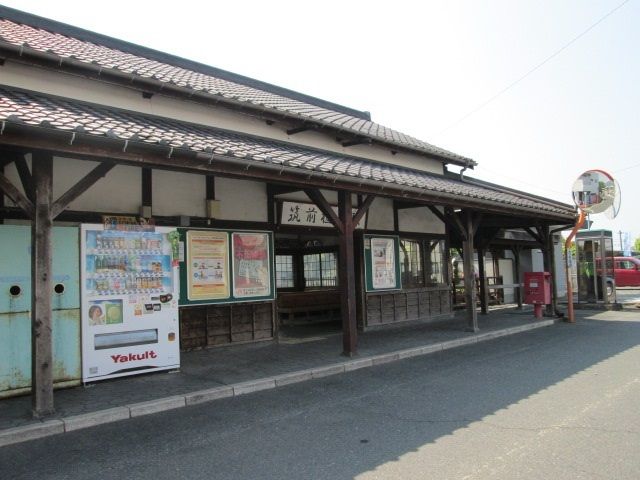 近くの筑前植木駅まで800m（徒歩10分）