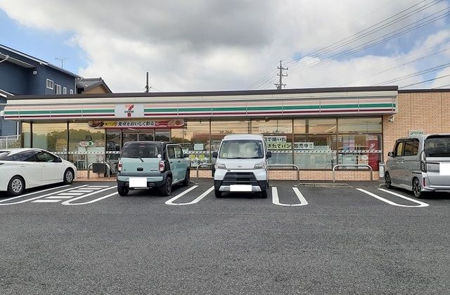 近くのセブンイレブンまで180m（徒歩3分）