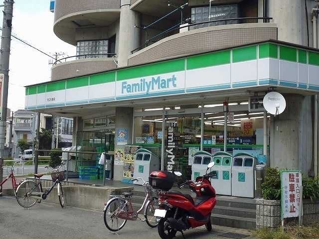 近くのファミリーマート様まで350m(徒歩5分)