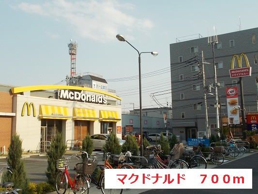 近くの飲食店まで700m（徒歩9分）