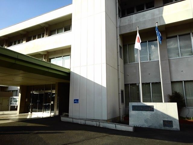 近くの役所まで700m（徒歩9分）