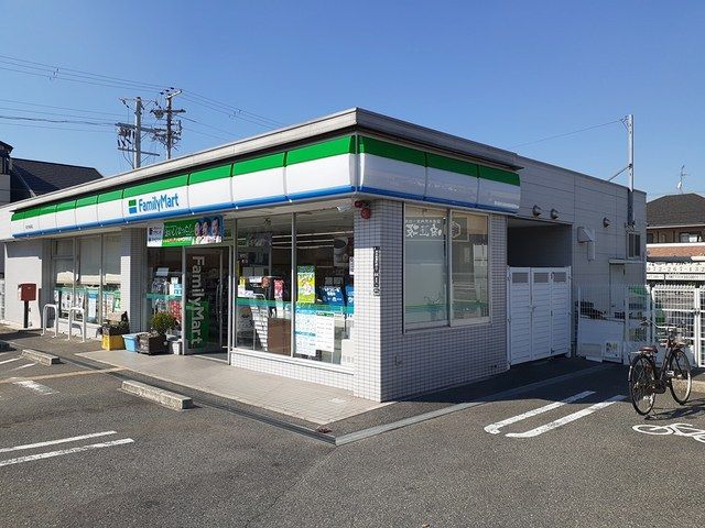 近くのコンビニまで382m（徒歩5分）