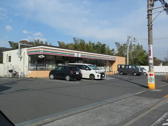 近くのコンビニまで850m（徒歩11分）