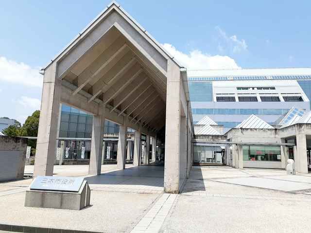 近くの三木市役所まで1,400m（徒歩18分）