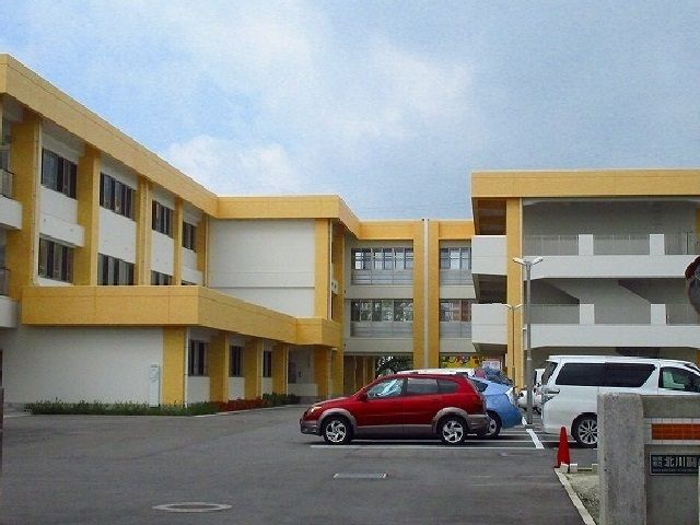 近くの小学校まで800m（徒歩10分）