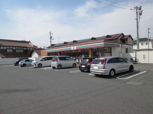 近くのコンビニまで600m（徒歩8分）