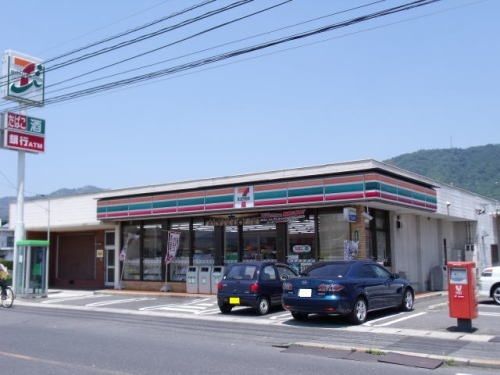 近くのセブンイレブン福山山手店まで600m（徒歩8分）