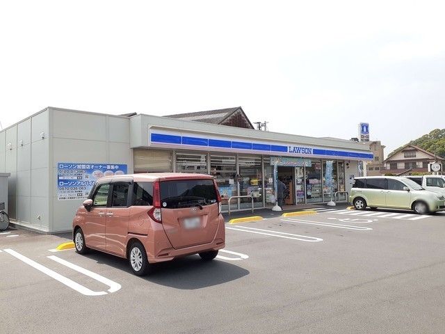 近くのローソン玉野用吉店まで1,100m（徒歩14分）