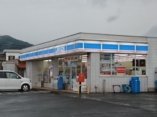 近くのコンビニまで450m（徒歩6分）